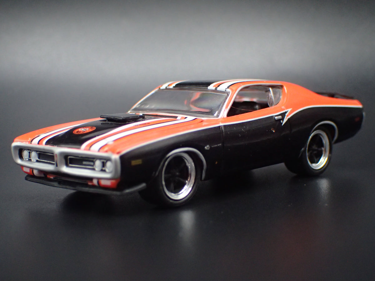 1971 71 DODGE CHARGER SUPER BEE ORANGE 1:64 SCALE DIORAMA DIECAST MODEL CAR