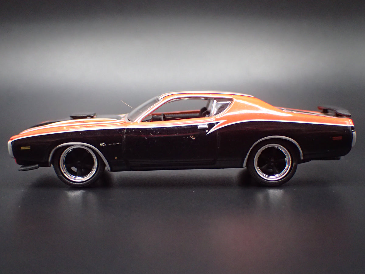 1971 71 DODGE CHARGER SUPER BEE ORANGE 1:64 SCALE DIORAMA DIECAST MODEL CAR
