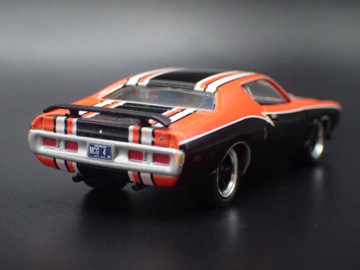 1971 71 DODGE CHARGER SUPER BEE ORANGE 1:64 SCALE DIORAMA DIECAST MODEL CAR