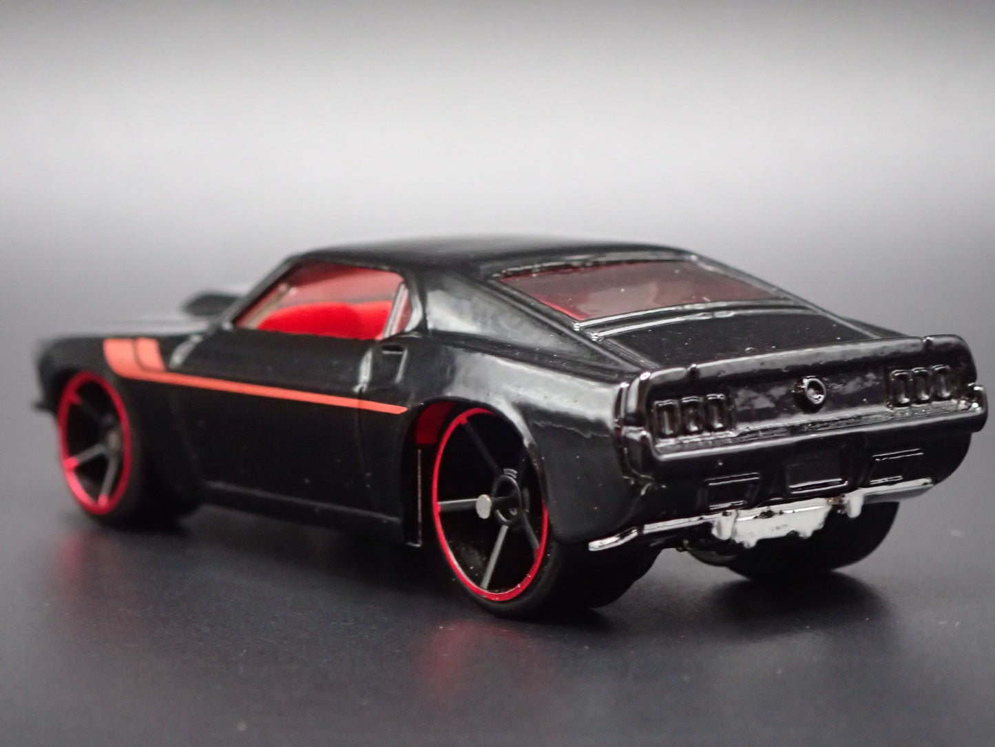 1969 69 FORD MUSTANG BOSS 302 FASTBACK BLACK 1:64 SCALE DIORAMA DIECAST MODEL CAR