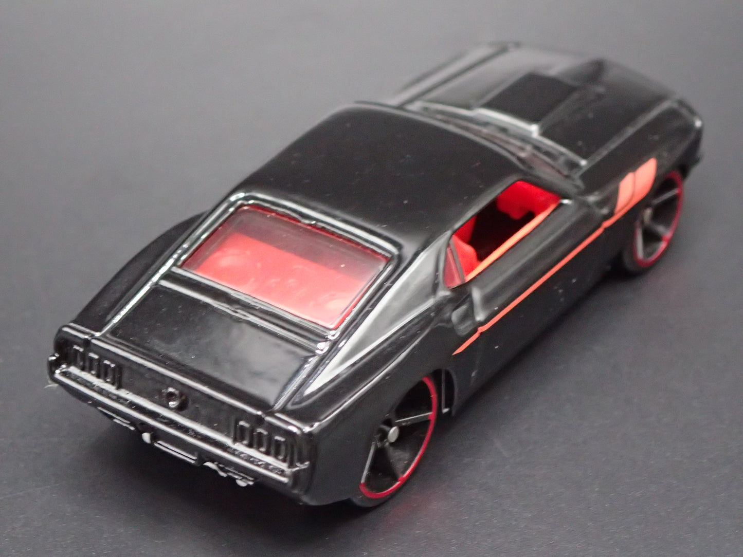 1969 69 FORD MUSTANG BOSS 302 FASTBACK BLACK 1:64 SCALE DIORAMA DIECAST MODEL CAR