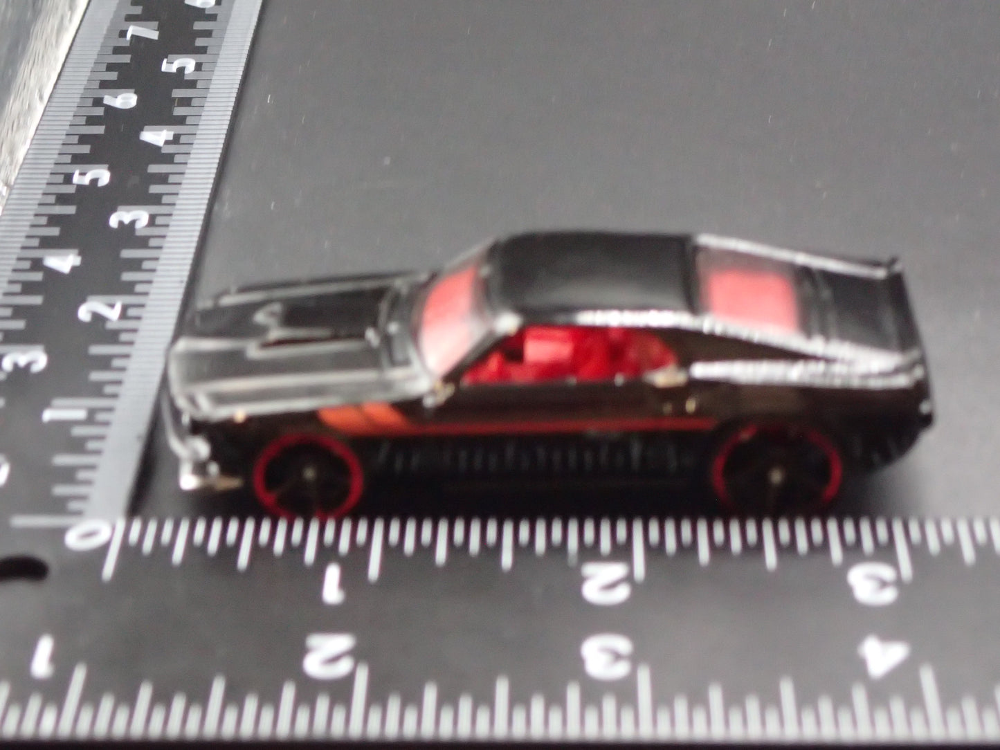 1969 69 FORD MUSTANG BOSS 302 FASTBACK BLACK 1:64 SCALE DIORAMA DIECAST MODEL CAR