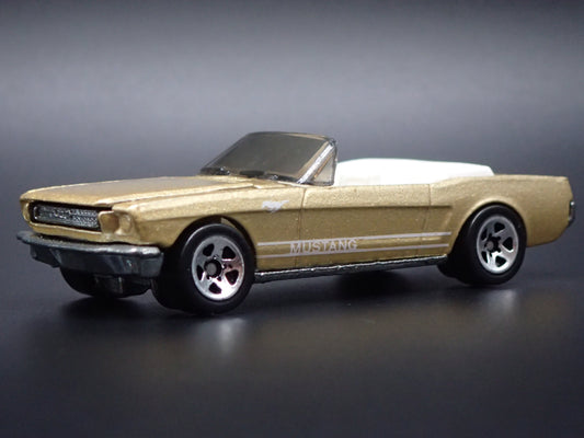 1965 65 FORD MUSTANG CONVERTIBLE GOLD 1:64 SCALE DIORAMA DIECAST MODEL CAR