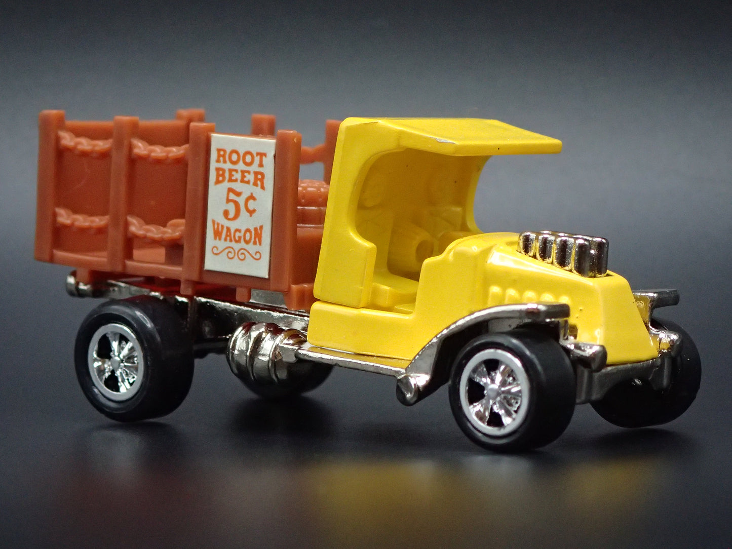 ROOT BEER WAGON TOM DANIELS CUSTOM RARE 1:64 SCALE DIORAMA DIECAST MODEL CAR