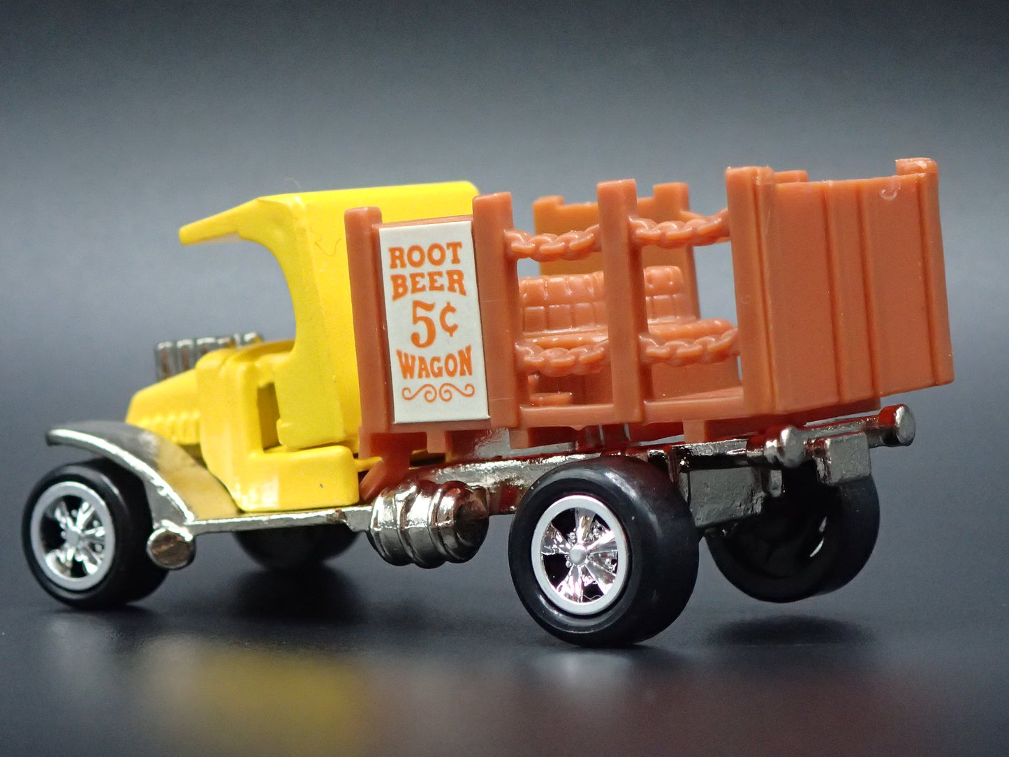 ROOT BEER WAGON TOM DANIELS CUSTOM RARE 1:64 SCALE DIORAMA DIECAST MODEL CAR