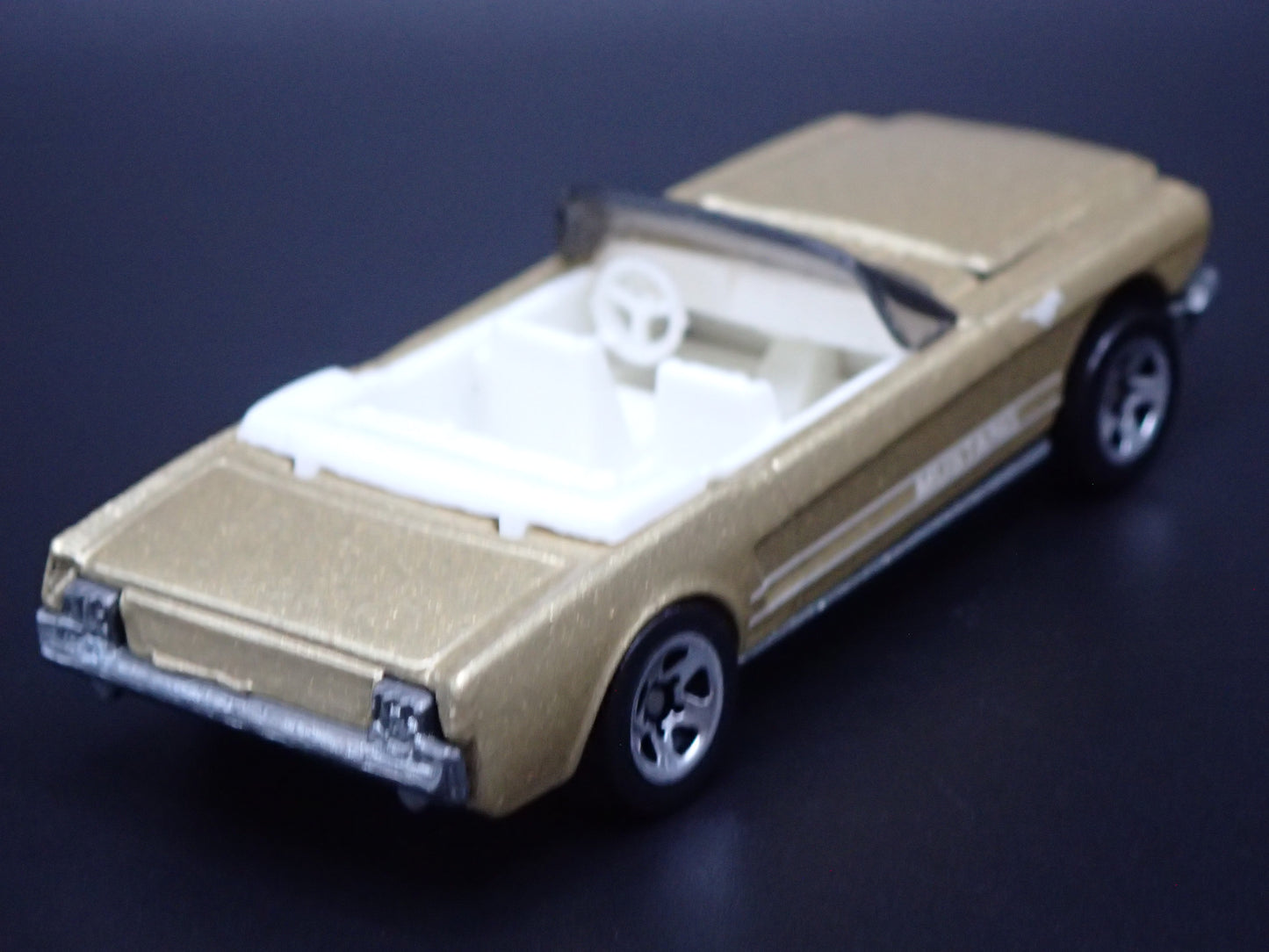 1965 65 FORD MUSTANG CONVERTIBLE GOLD 1:64 SCALE DIORAMA DIECAST MODEL CAR