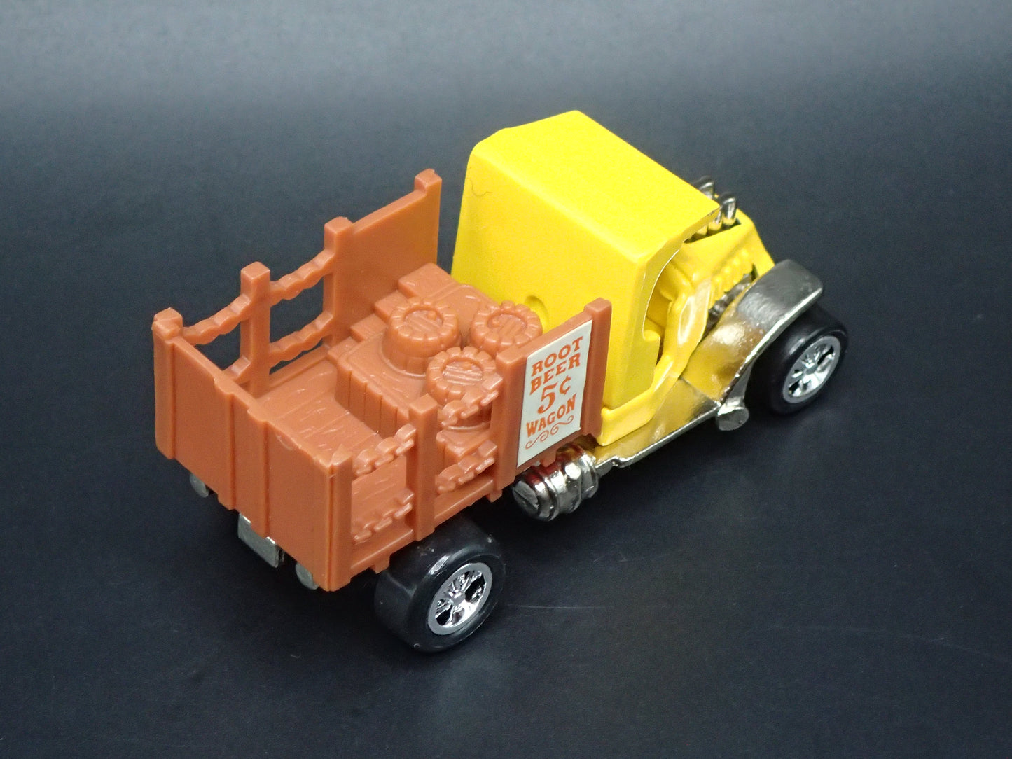ROOT BEER WAGON TOM DANIELS CUSTOM RARE 1:64 SCALE DIORAMA DIECAST MODEL CAR