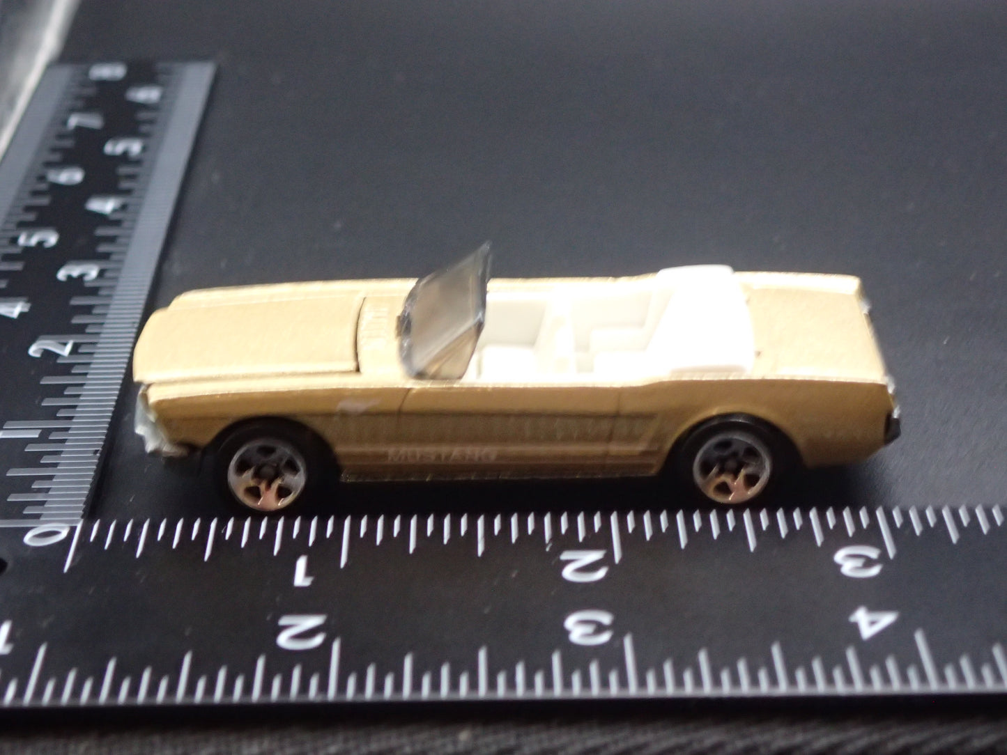 1965 65 FORD MUSTANG CONVERTIBLE GOLD 1:64 SCALE DIORAMA DIECAST MODEL CAR