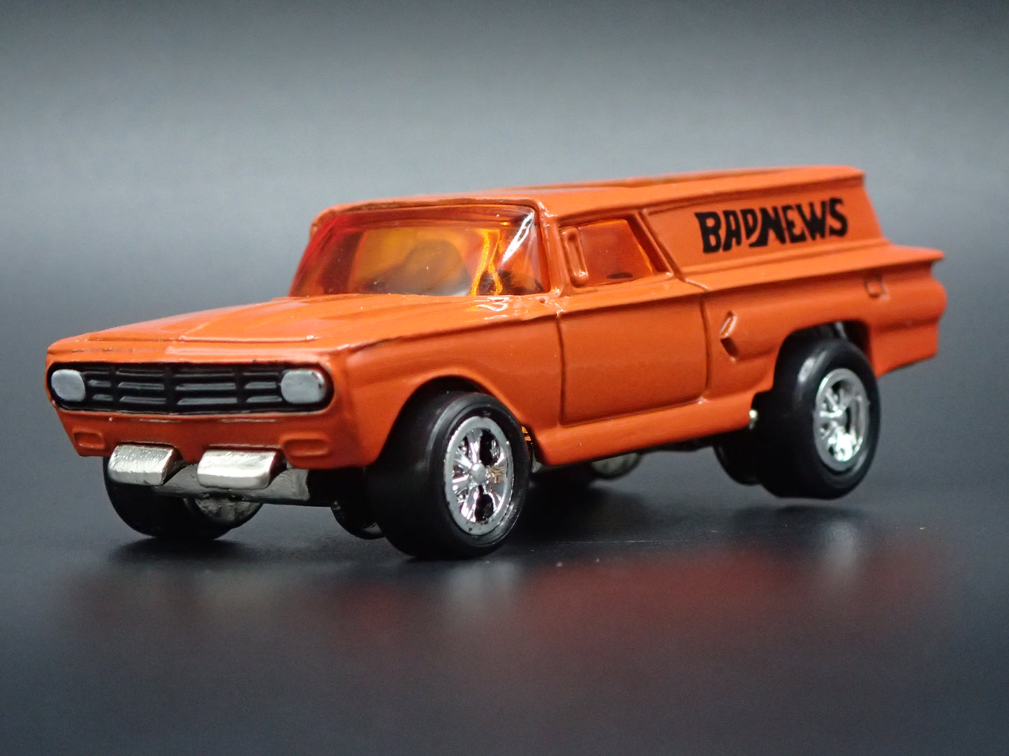 1960 60 CHEVY CHEVROLET PANEL WAGON CUSTOM 1:64 SCALE DIORAMA DIECAST MODEL CAR