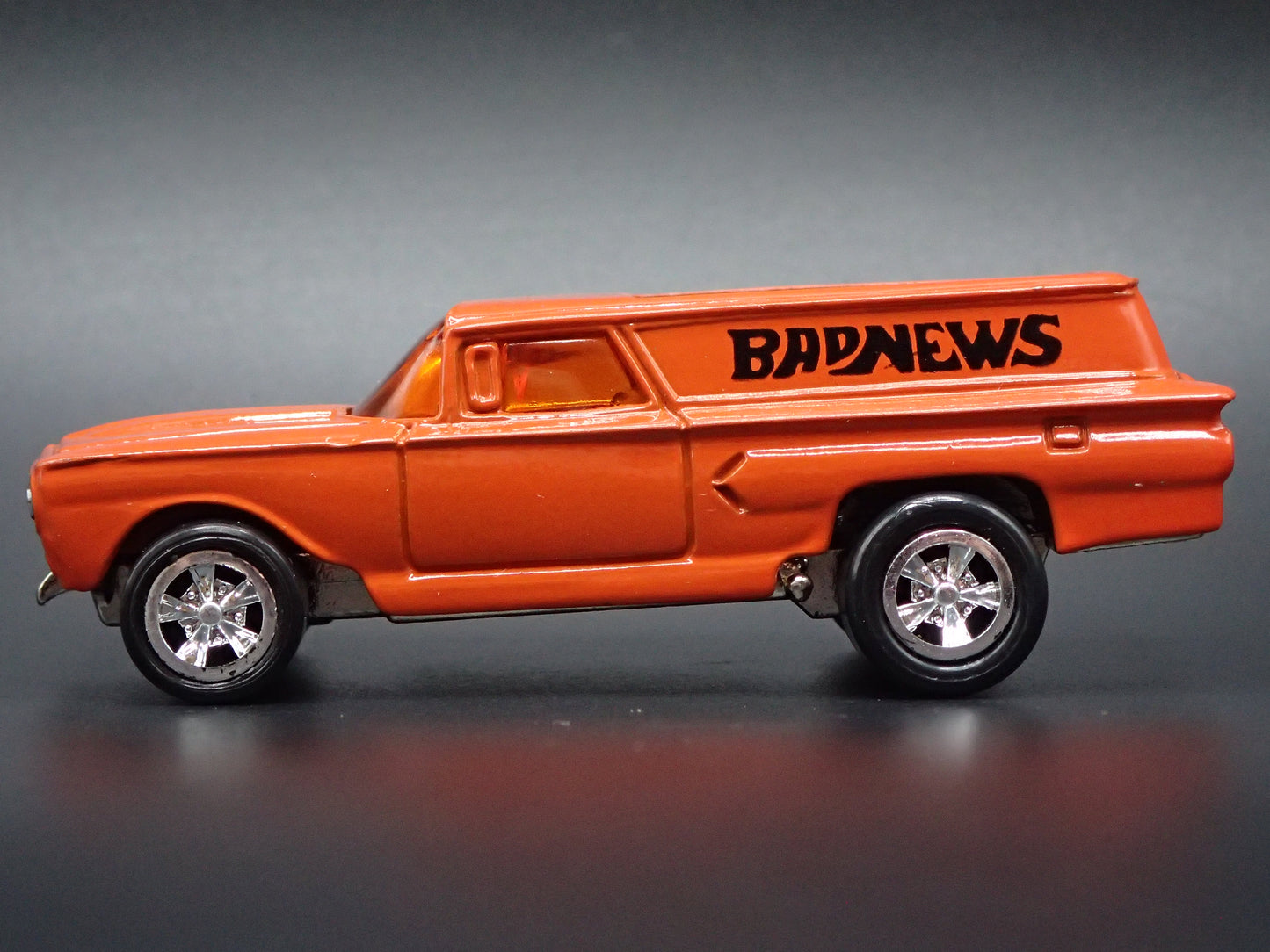 1960 60 CHEVY CHEVROLET PANEL WAGON CUSTOM 1:64 SCALE DIORAMA DIECAST MODEL CAR