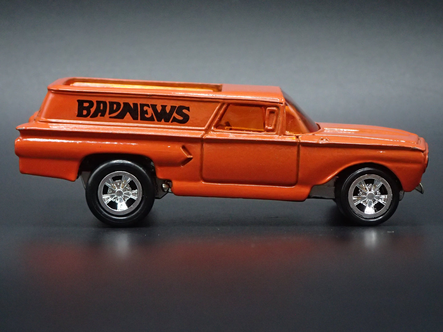 1960 60 CHEVY CHEVROLET PANEL WAGON CUSTOM 1:64 SCALE DIORAMA DIECAST MODEL CAR