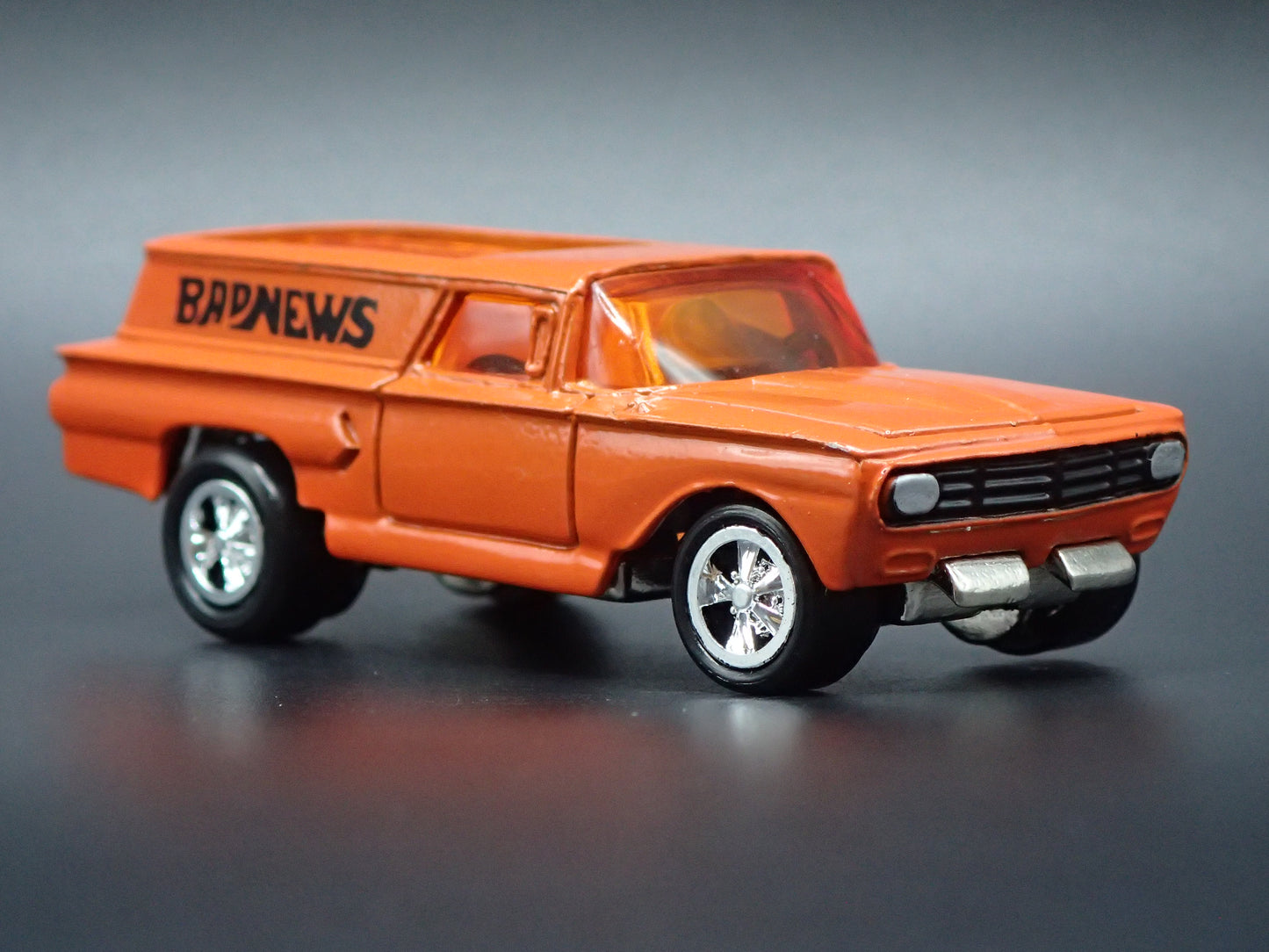 1960 60 CHEVY CHEVROLET PANEL WAGON CUSTOM 1:64 SCALE DIORAMA DIECAST MODEL CAR