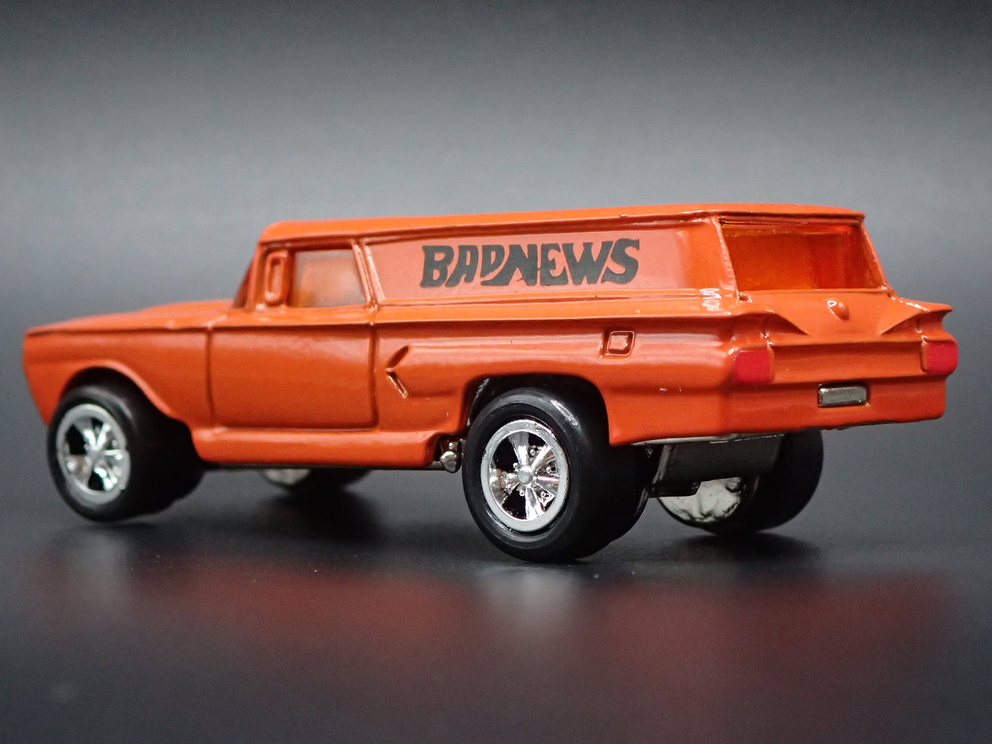 1960 60 CHEVY CHEVROLET PANEL WAGON CUSTOM 1:64 SCALE DIORAMA DIECAST MODEL CAR