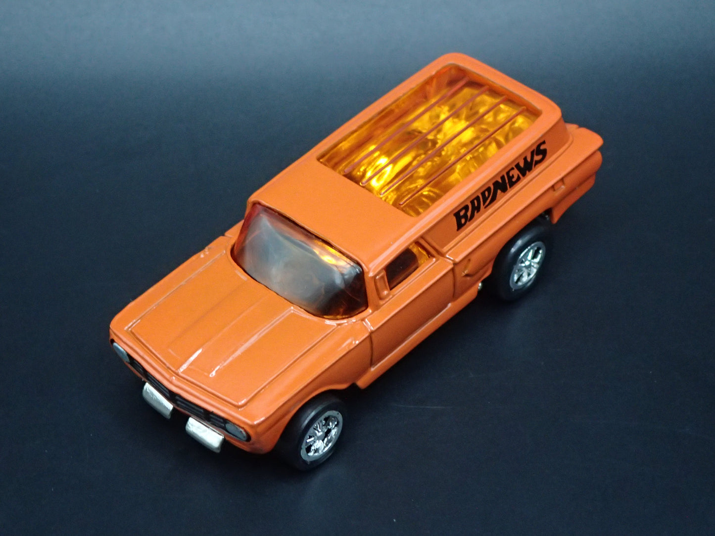 1960 60 CHEVY CHEVROLET PANEL WAGON CUSTOM 1:64 SCALE DIORAMA DIECAST MODEL CAR