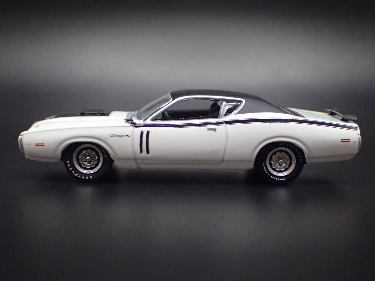1971 71 DODGE CHARGER RT WHITE 1:64 SCALE COLLECTIBLE DIECAST MODEL CAR