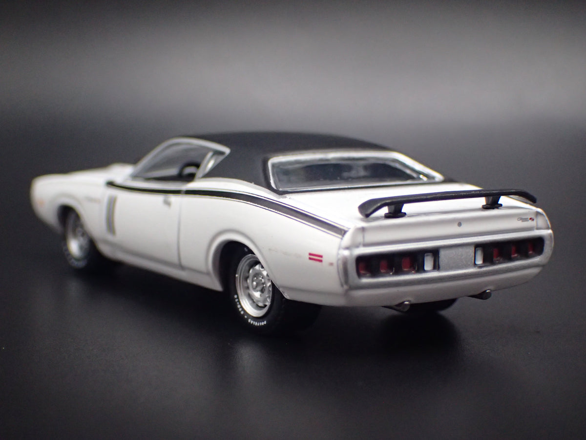 1971 71 DODGE CHARGER RT WHITE 1:64 SCALE COLLECTIBLE DIECAST MODEL CAR