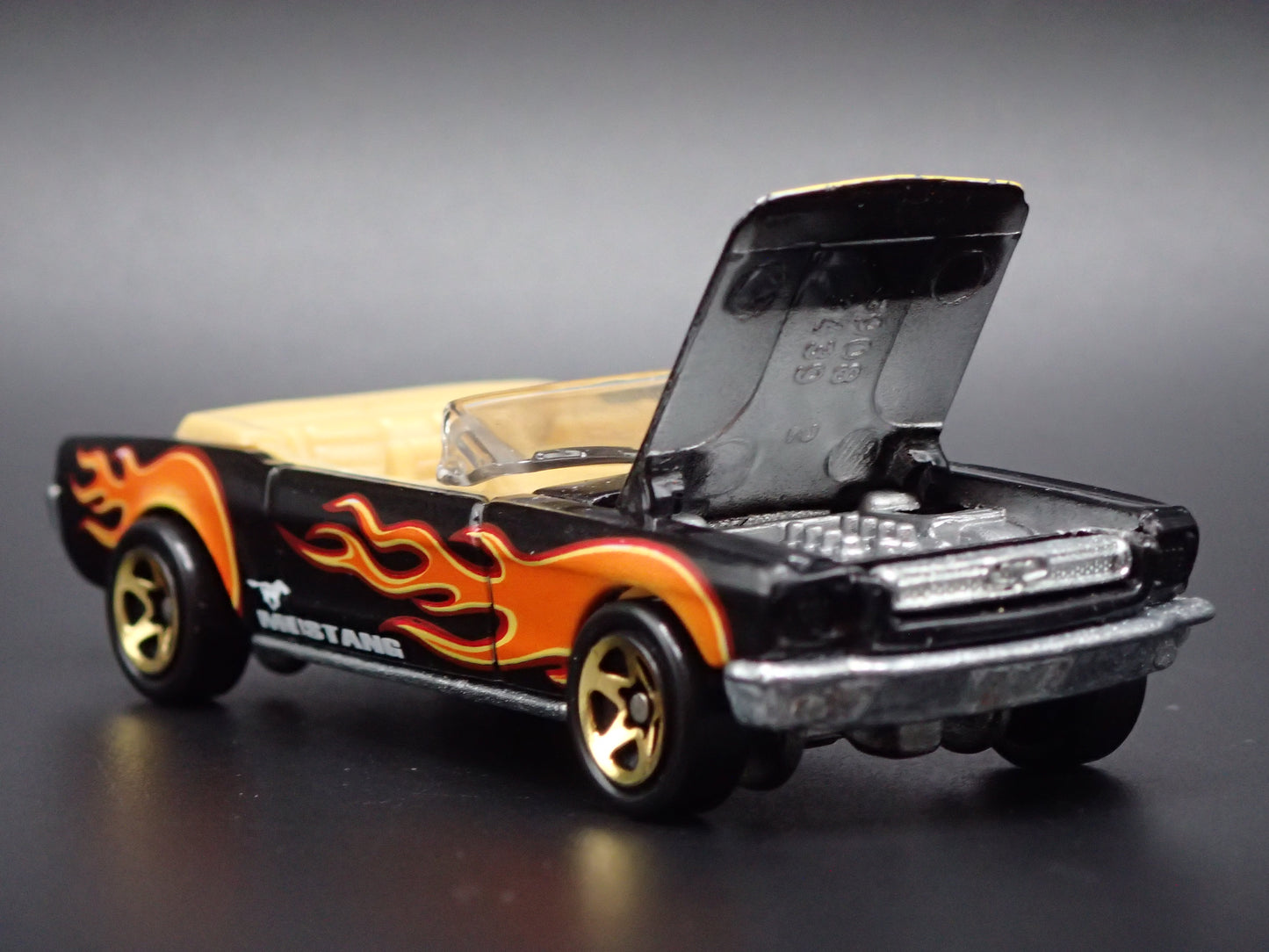 1965 65 FORD MUSTANG CONVERTIBLE BLACK 1:64 SCALE DIORAMA DIECAST MODEL CAR