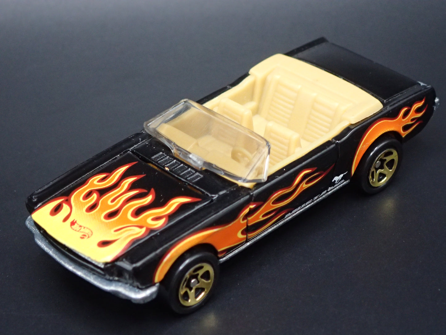 1965 65 FORD MUSTANG CONVERTIBLE BLACK 1:64 SCALE DIORAMA DIECAST MODEL CAR