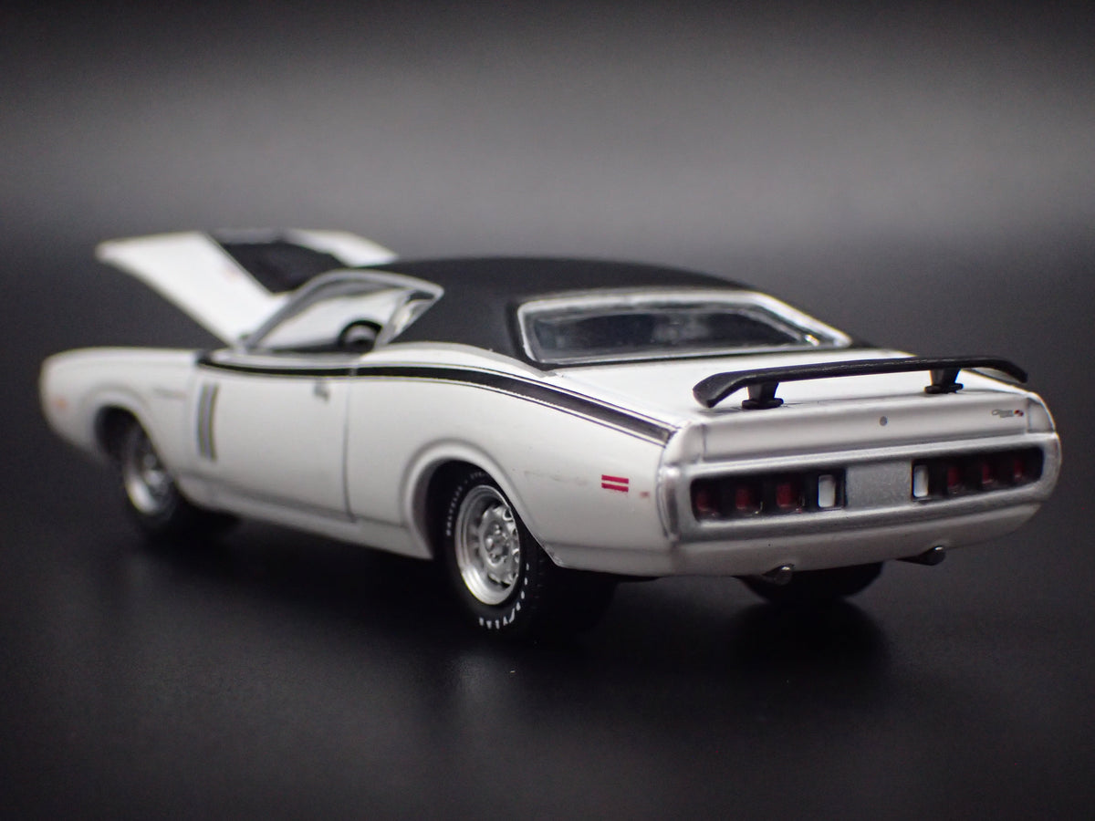 1971 71 DODGE CHARGER RT WHITE 1:64 SCALE COLLECTIBLE DIECAST MODEL CAR