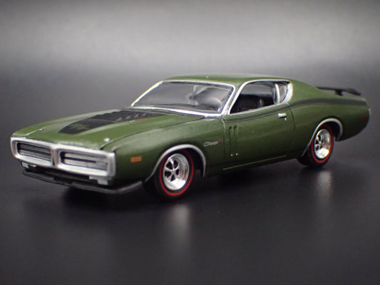 1971 71 DODGE CHARGER R/T GREEN 1:64 SCALE COLLECTIBLE DIORAMA DIECAST MODEL CAR