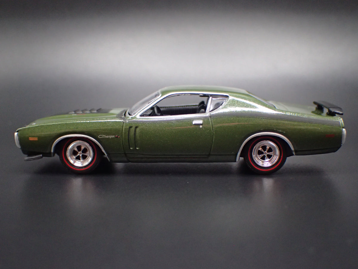 1971 71 DODGE CHARGER R/T GREEN 1:64 SCALE COLLECTIBLE DIORAMA DIECAST MODEL CAR