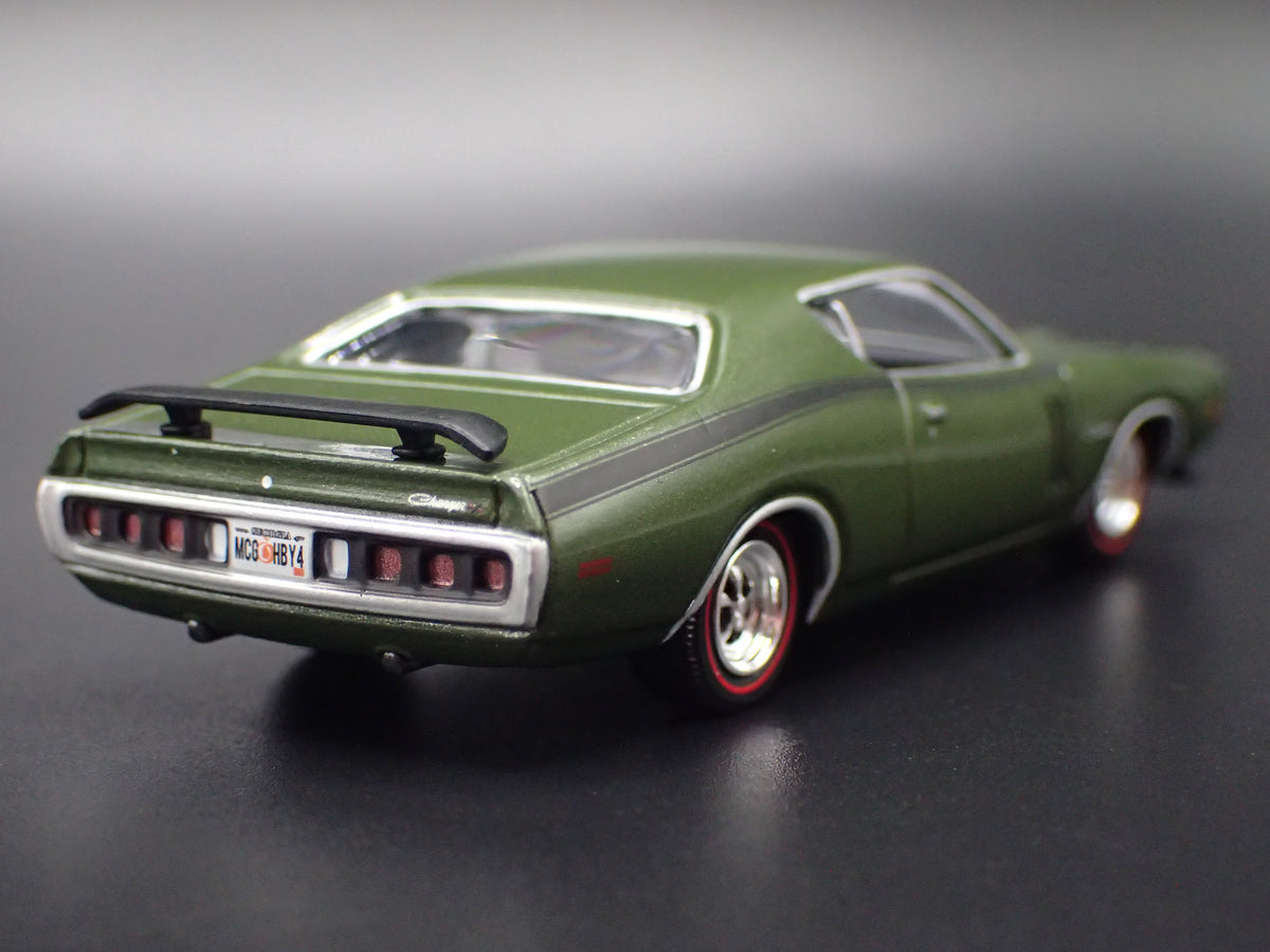 1971 71 DODGE CHARGER R/T GREEN 1:64 SCALE COLLECTIBLE DIORAMA DIECAST MODEL CAR