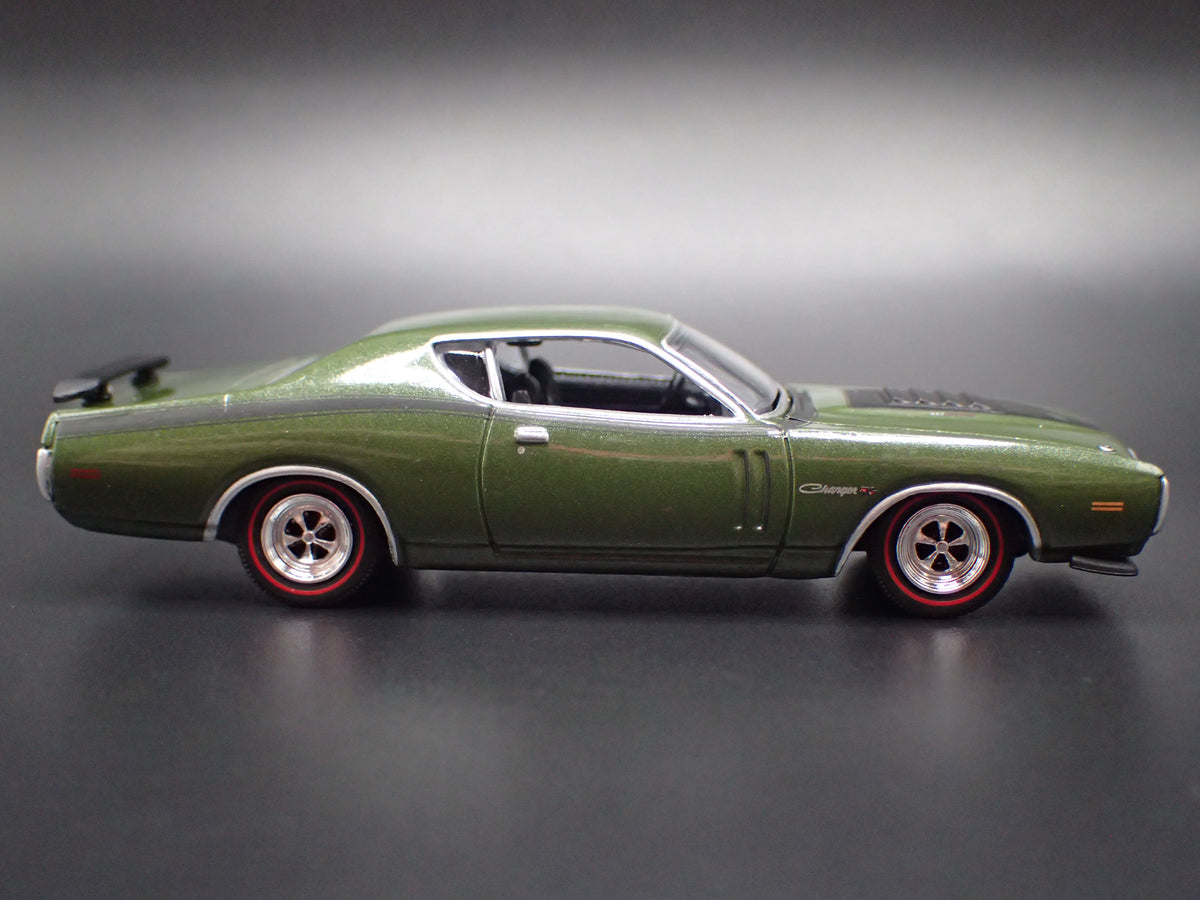 1971 71 DODGE CHARGER R/T GREEN 1:64 SCALE COLLECTIBLE DIORAMA DIECAST MODEL CAR