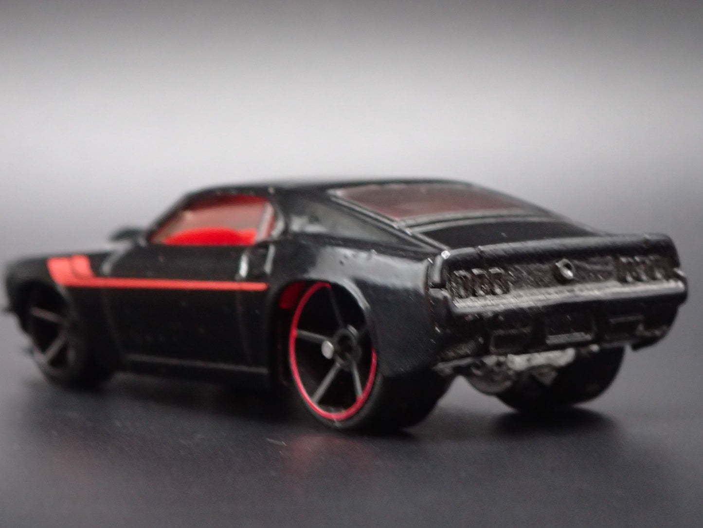 1969 69 FORD MUSTANG BOSS 302 FASTBACK BLACK 1:64 SCALE DIORAMA DIECAST MODEL CAR