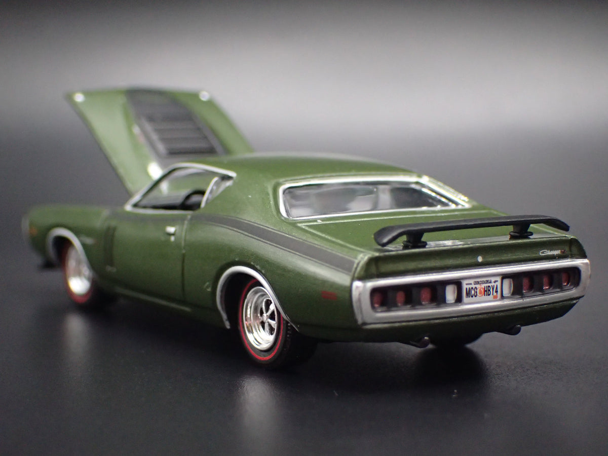 1971 71 DODGE CHARGER R/T GREEN 1:64 SCALE COLLECTIBLE DIORAMA DIECAST MODEL CAR