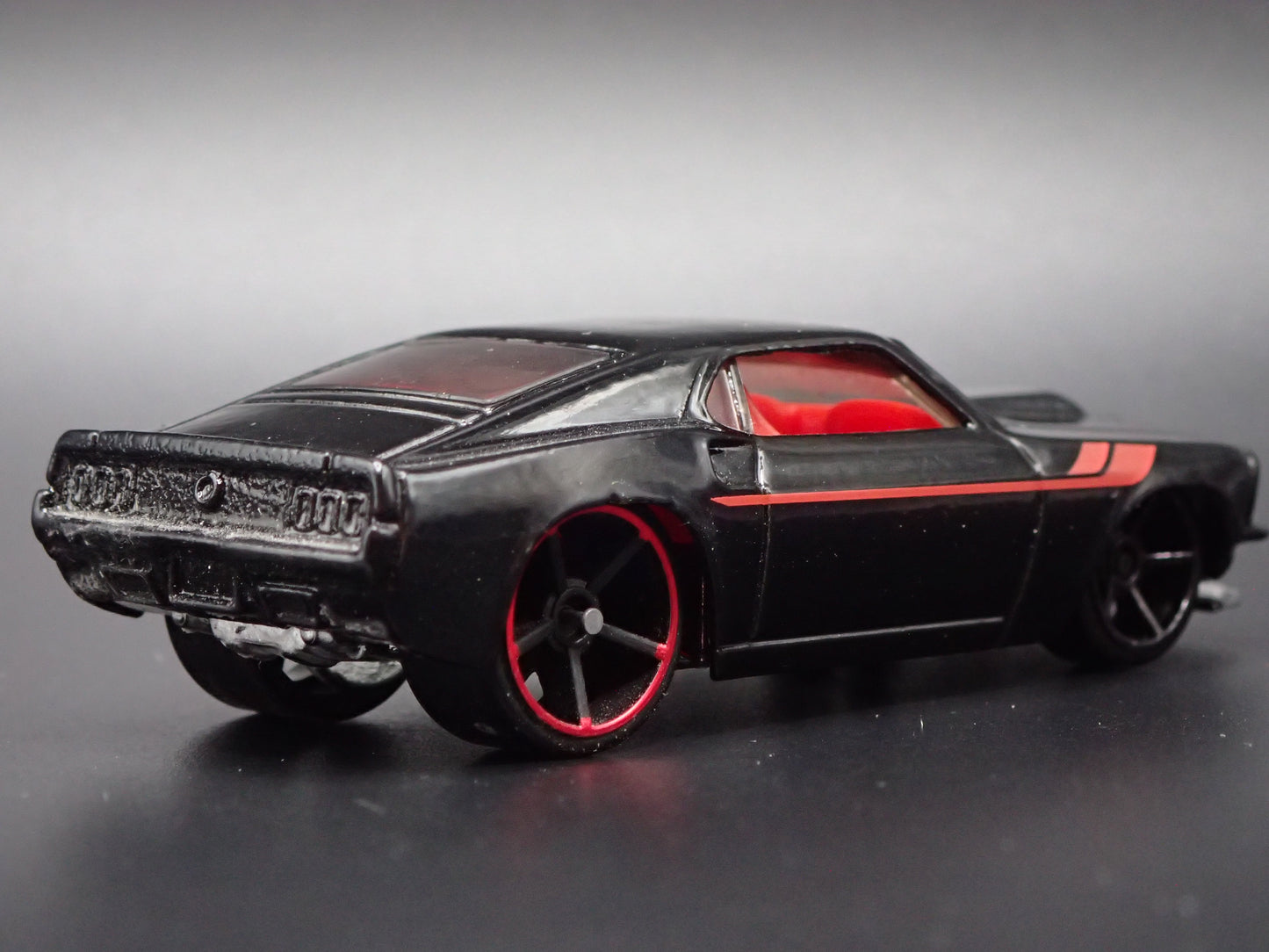 1969 69 FORD MUSTANG BOSS 302 FASTBACK BLACK 1:64 SCALE DIORAMA DIECAST MODEL CAR