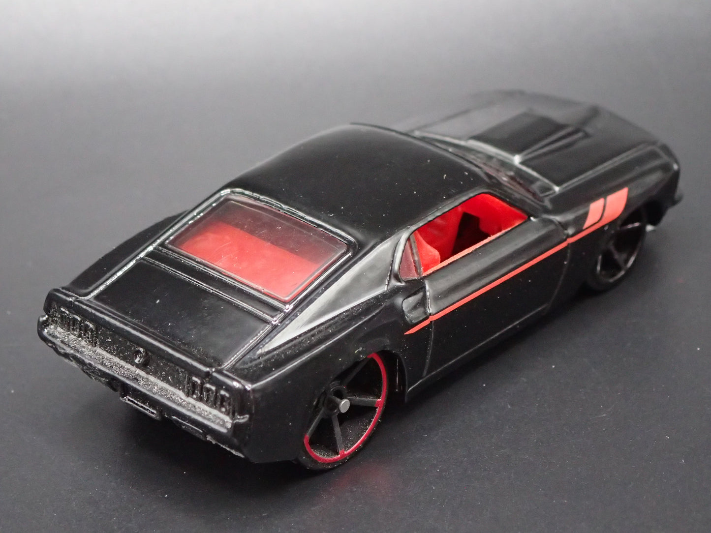 1969 69 FORD MUSTANG BOSS 302 FASTBACK BLACK 1:64 SCALE DIORAMA DIECAST MODEL CAR