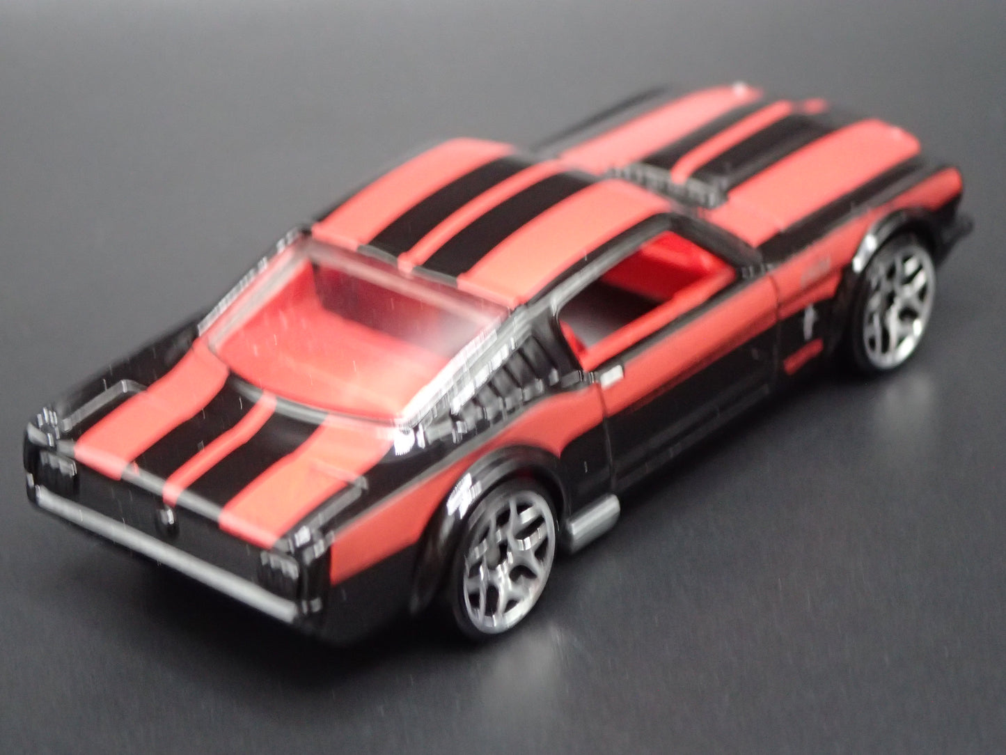 1965 65 FORD MUSTANG BLACK 1:64 SCALE DIORAMA DIECAST MODEL CAR
