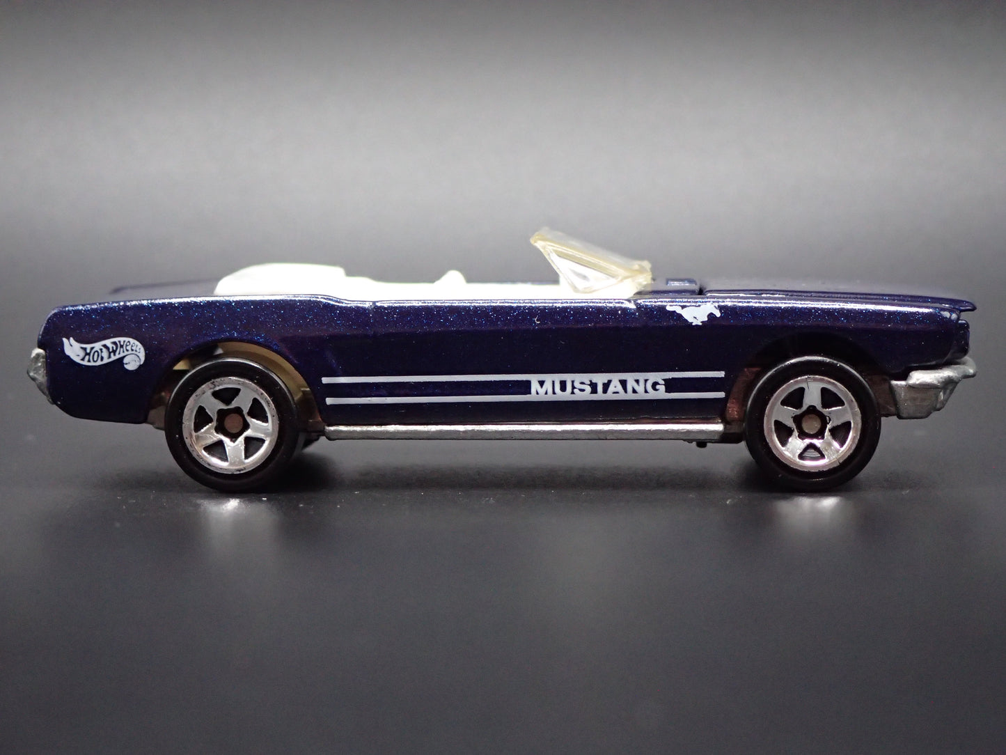 1965 65 FORD MUSTANG CONVERTIBLE 1:64 SCALE LIMITED DIORAMA DIECAST MODEL CAR