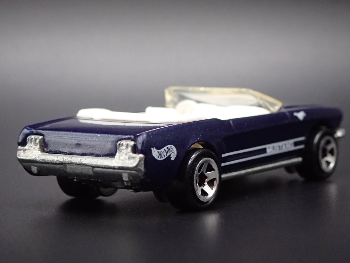 1965 65 FORD MUSTANG CONVERTIBLE 1:64 SCALE LIMITED DIORAMA DIECAST MODEL CAR