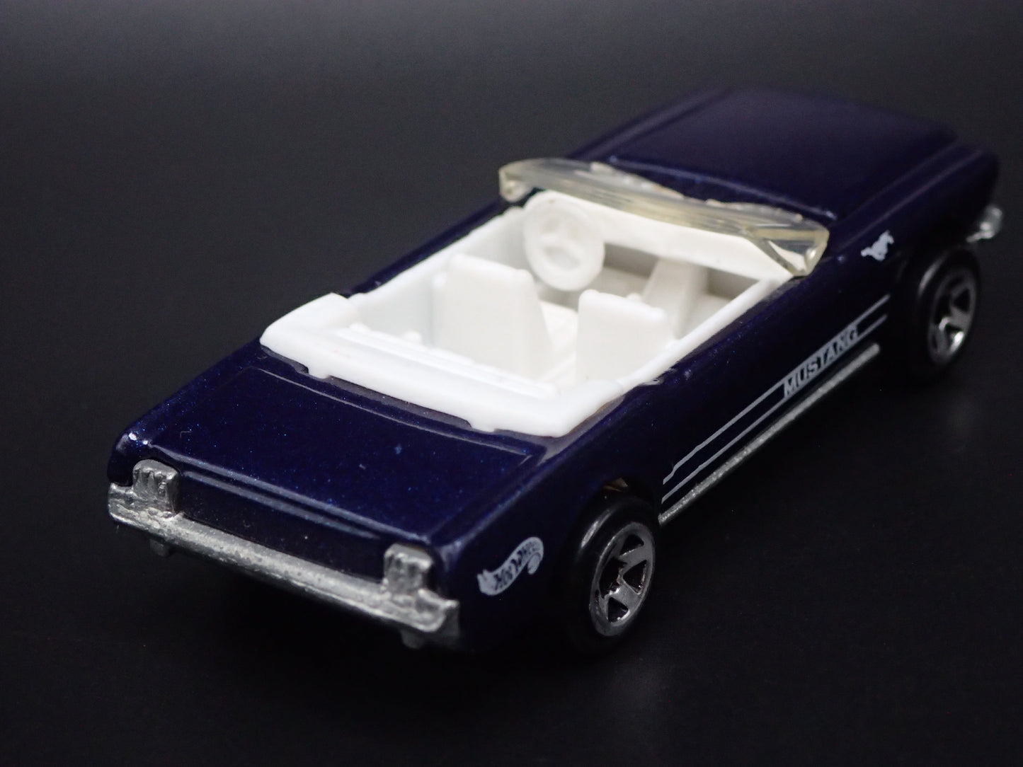 1965 65 FORD MUSTANG CONVERTIBLE 1:64 SCALE LIMITED DIORAMA DIECAST MODEL CAR