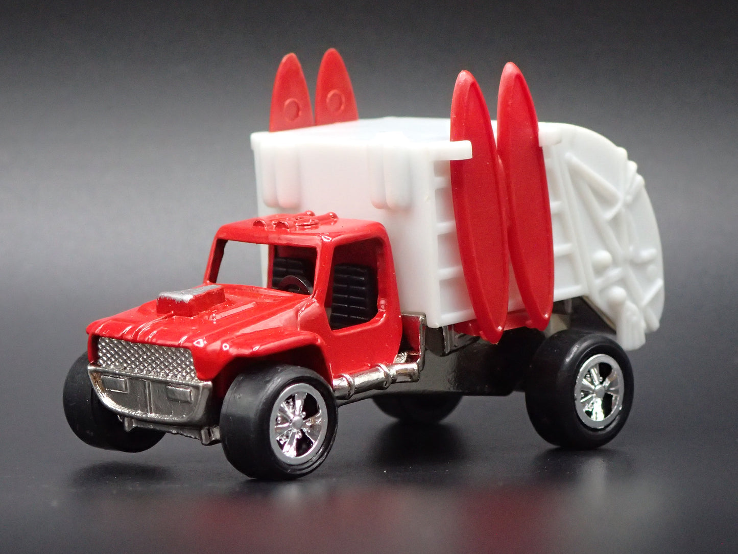 GARBAGE TRUCK TOM DANIELS CUSTOM RED 1:64 SCALE DIORAMA DIECAST MODEL CAR
