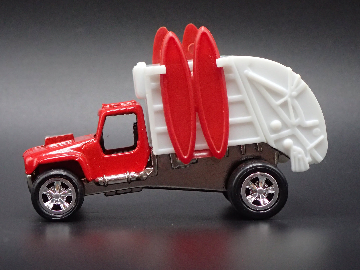 GARBAGE TRUCK TOM DANIELS CUSTOM RED 1:64 SCALE DIORAMA DIECAST MODEL CAR