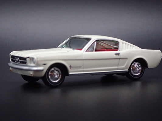 1965 65 FORD MUSTANG FASTBACK 1:64 SCALE COLLECTIBLE DIORAMA DIECAST MODEL CAR