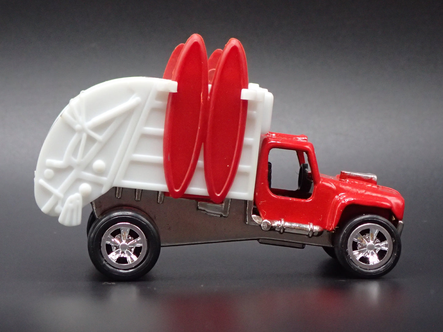 GARBAGE TRUCK TOM DANIELS CUSTOM RED 1:64 SCALE DIORAMA DIECAST MODEL CAR