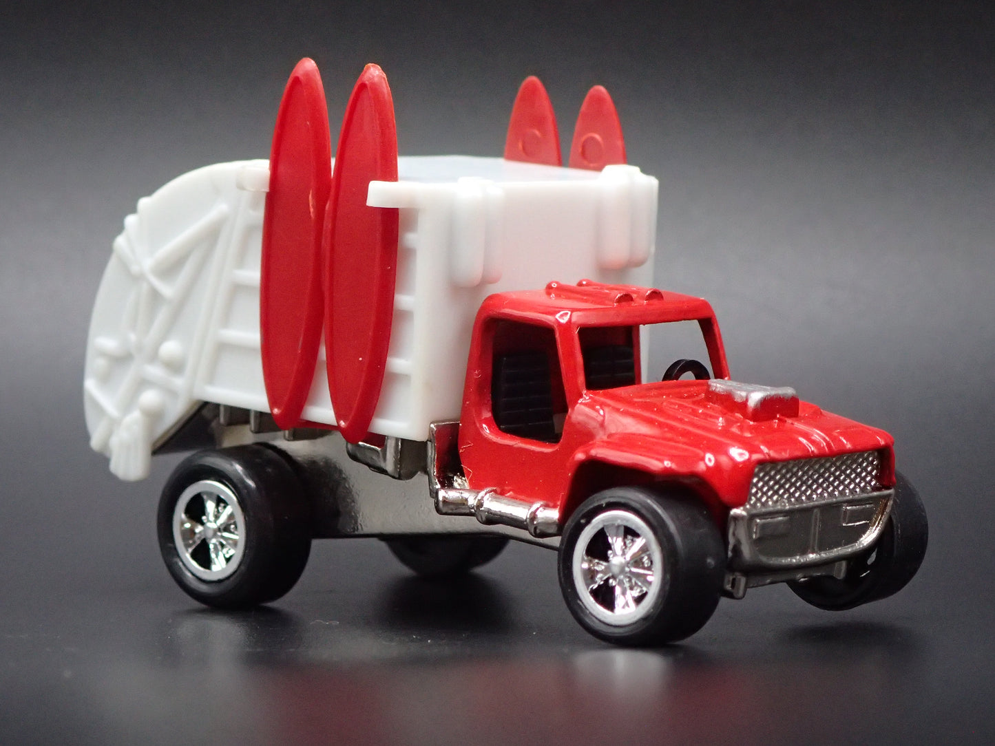 GARBAGE TRUCK TOM DANIELS CUSTOM RED 1:64 SCALE DIORAMA DIECAST MODEL CAR