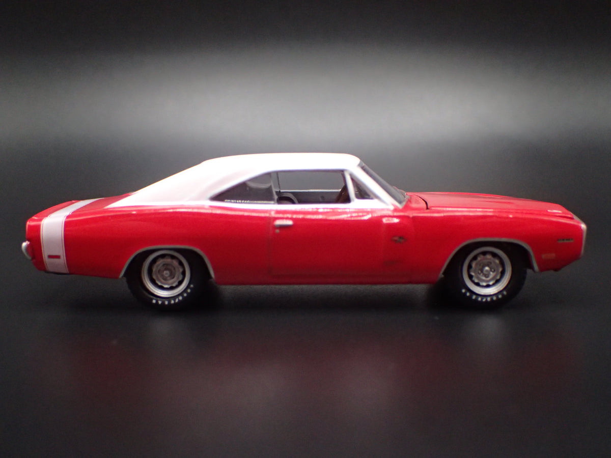 1970 70 DODGE CHARGER RT RED 1:64 SCALE COLLECTIBLE DIORAMA DIECAST MODEL CAR