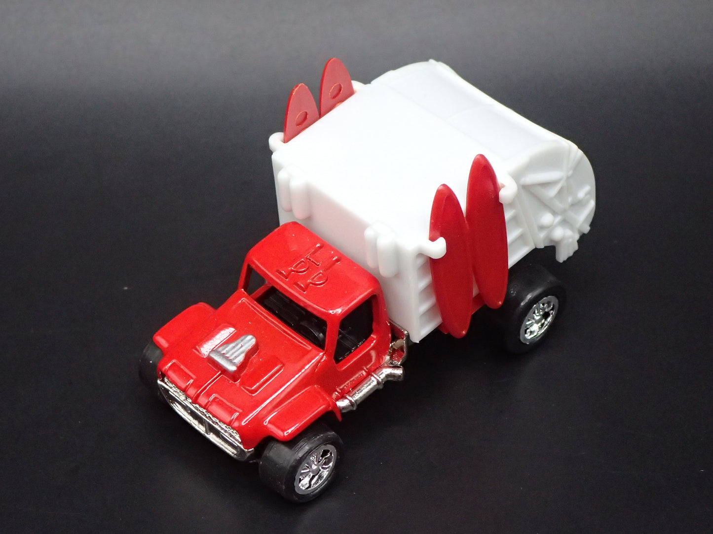 GARBAGE TRUCK TOM DANIELS CUSTOM RED 1:64 SCALE DIORAMA DIECAST MODEL CAR