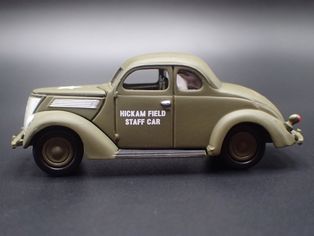 1937 37 FORD HICKAM FIELD STAFF CAR PEARL HARBOR 1:64 SCALE DIORAMA MODEL CAR