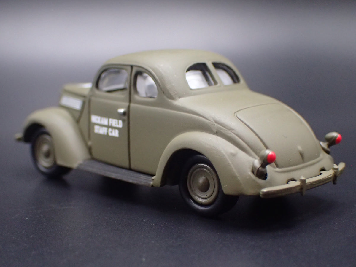 1937 37 FORD HICKAM FIELD STAFF CAR PEARL HARBOR 1:64 SCALE DIORAMA MODEL CAR