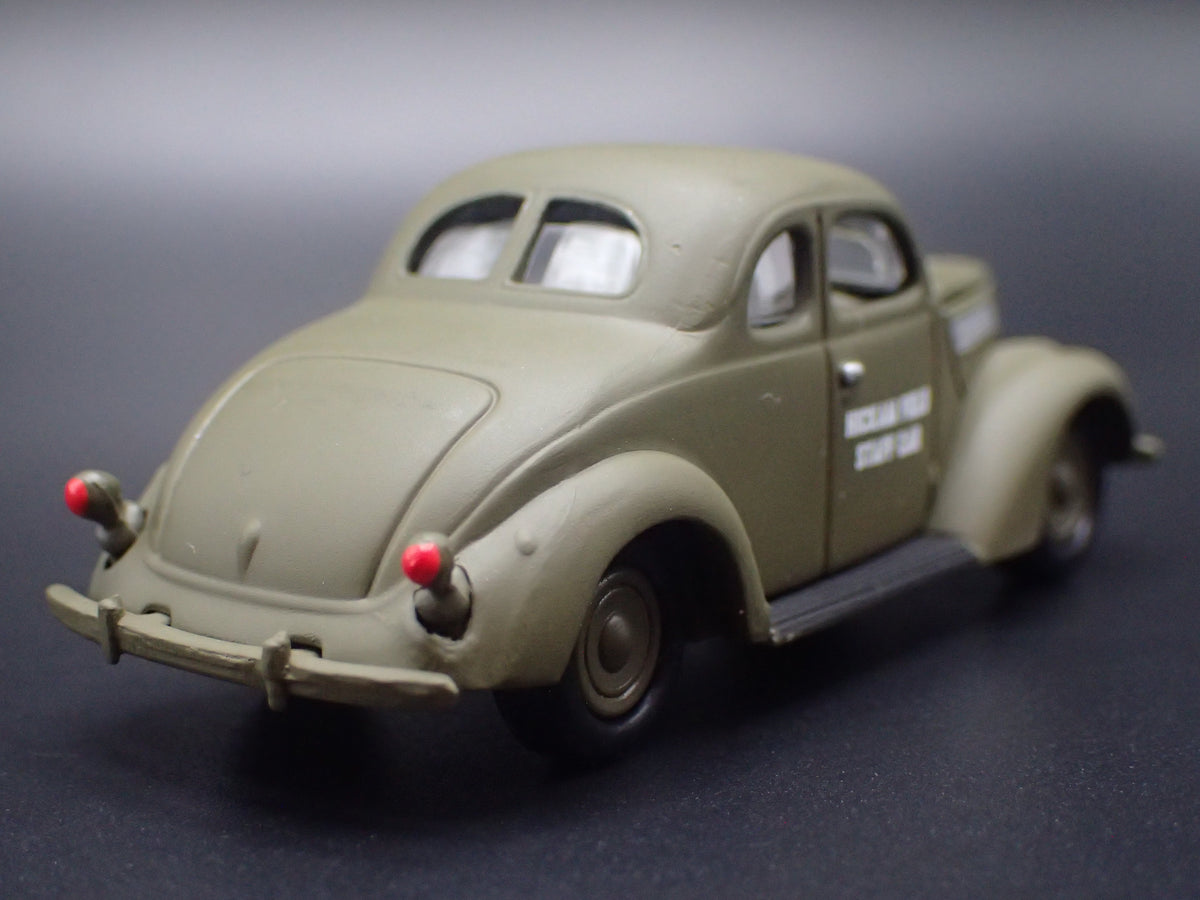 1937 37 FORD HICKAM FIELD STAFF CAR PEARL HARBOR 1:64 SCALE DIORAMA MODEL CAR