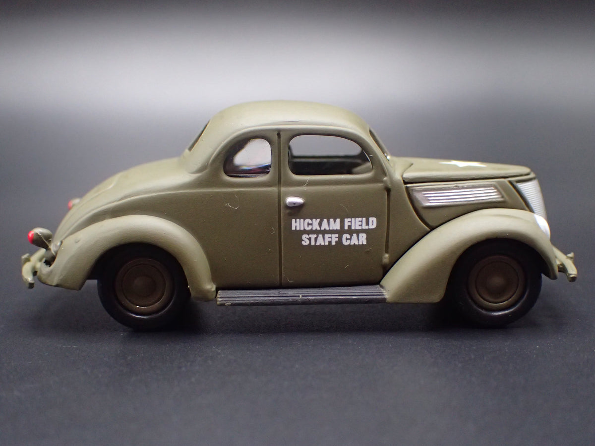 1937 37 FORD HICKAM FIELD STAFF CAR PEARL HARBOR 1:64 SCALE DIORAMA MODEL CAR
