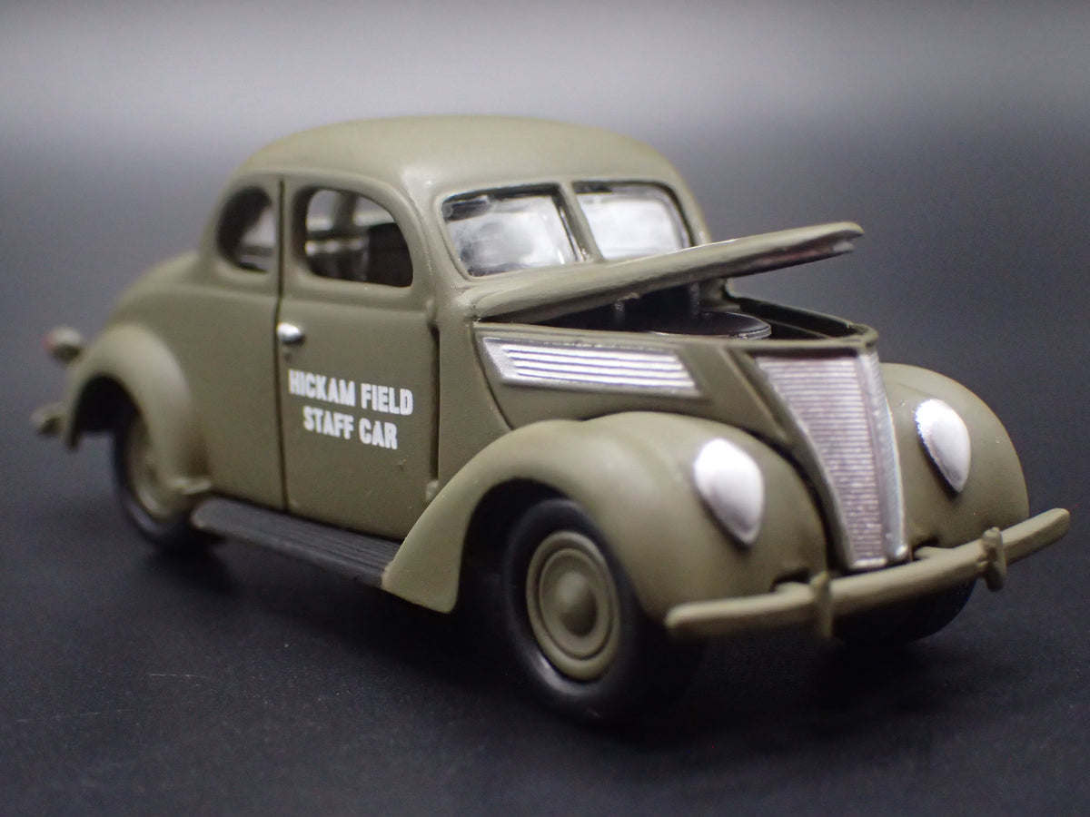 1937 37 FORD HICKAM FIELD STAFF CAR PEARL HARBOR 1:64 SCALE DIORAMA MODEL CAR