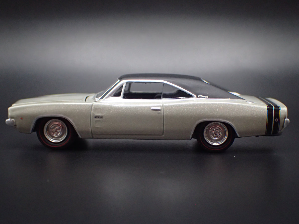 1968 68 DODGE CHARGER R/T GRAY 1:64 SCALE COLLECTIBLE DIORAMA DIECAST MODEL CAR