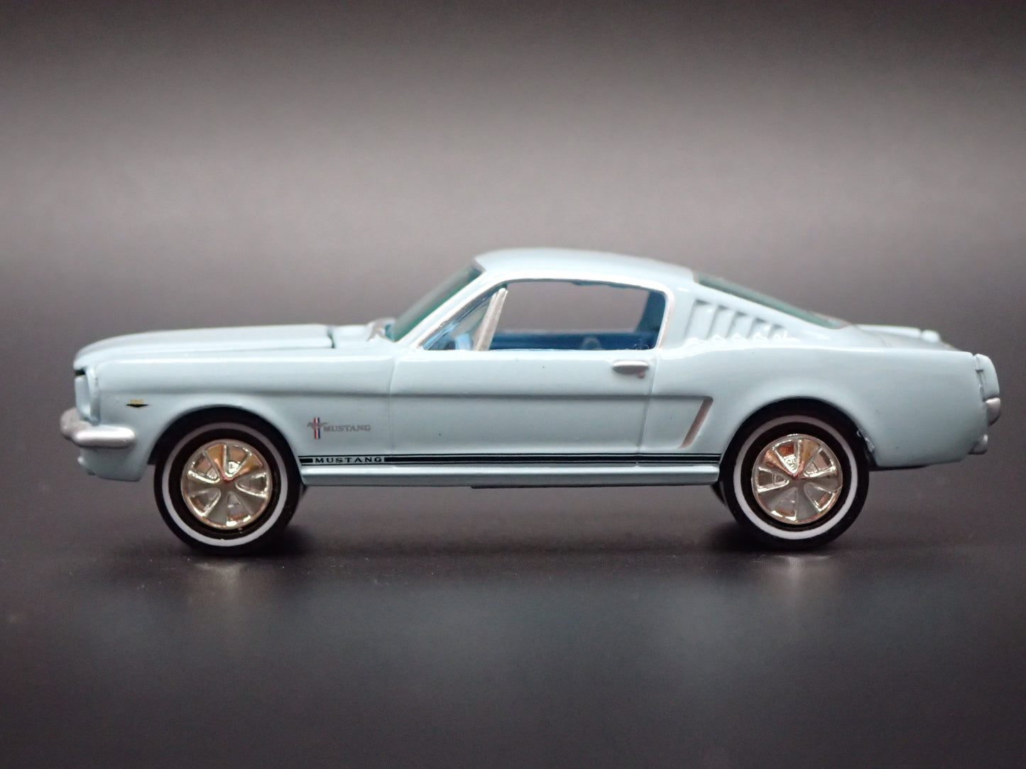1965 65 FORD MUSTANG 2+2 FASTBACK BLUE 1/64 SCALE COLLECTIBLE DIECAST MODEL CAR