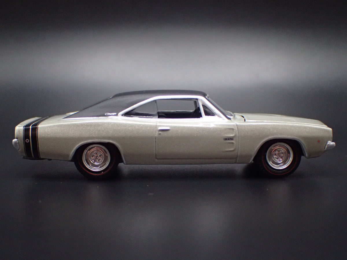1968 68 DODGE CHARGER R/T GRAY 1:64 SCALE COLLECTIBLE DIORAMA DIECAST MODEL CAR